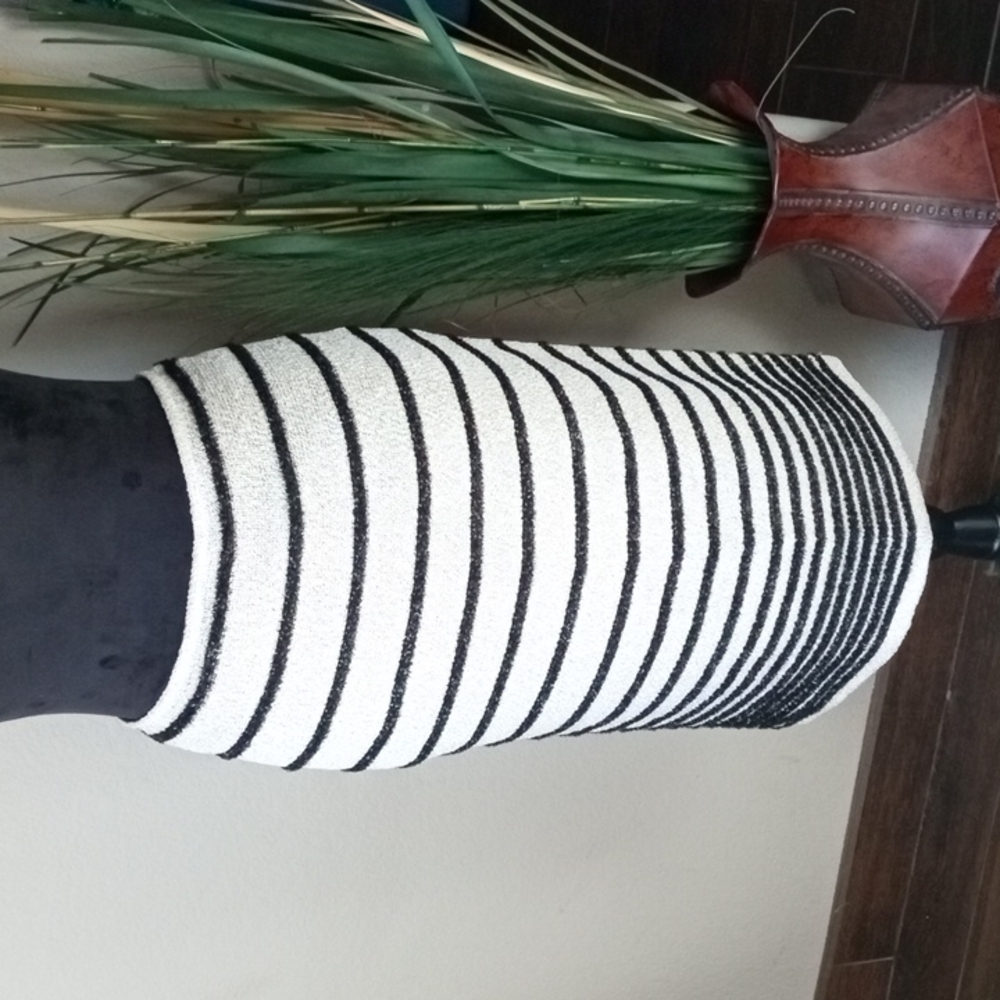 New! ST JOHN Couture Black & White Horizontal Stripe Knit Long Pencil Skirt Sz 2